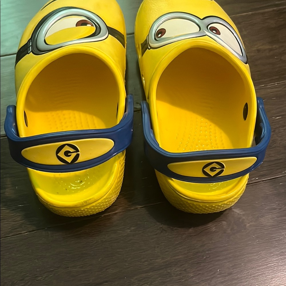 Kids Minion Yellow Crocs 11C - Picture 8 of 12